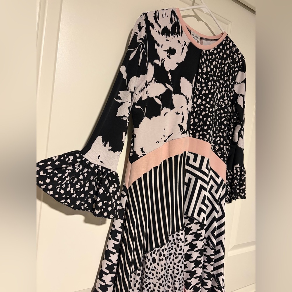 🖤🤍Black, white and Pink Patterned Dress🖤🤍 - Picture 3 of 7